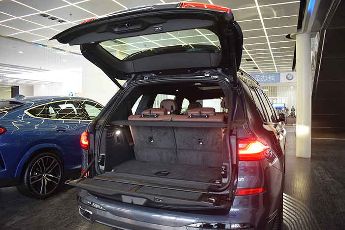 宝马x750i试驾视频,宝马x72022款试驾