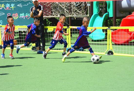 沃德兰·东大幼儿园易城园“沃沃足球赛”圆满落幕小球员诠释“体育精神”