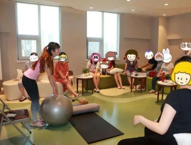 妻子宫口开得慢，这位老公的做法引人称赞，网友大呼“我酸了”