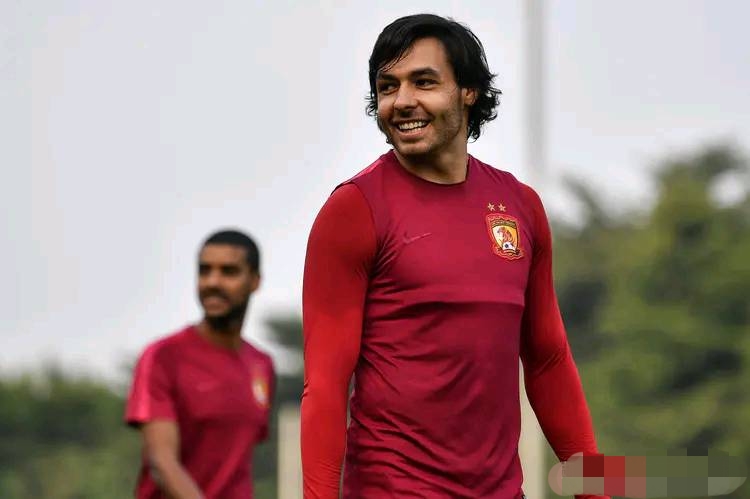 说一下国足归化球员高拉特,国足归化大军阿兰高拉特蒋光太