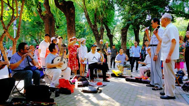 这个北方城市水质比南方还好街景很“洋气”满大街都是美女