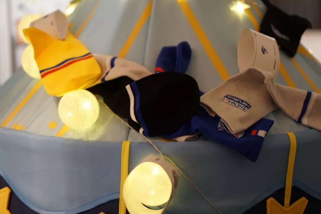 上海申花接地气鞋,上海申花足球袜