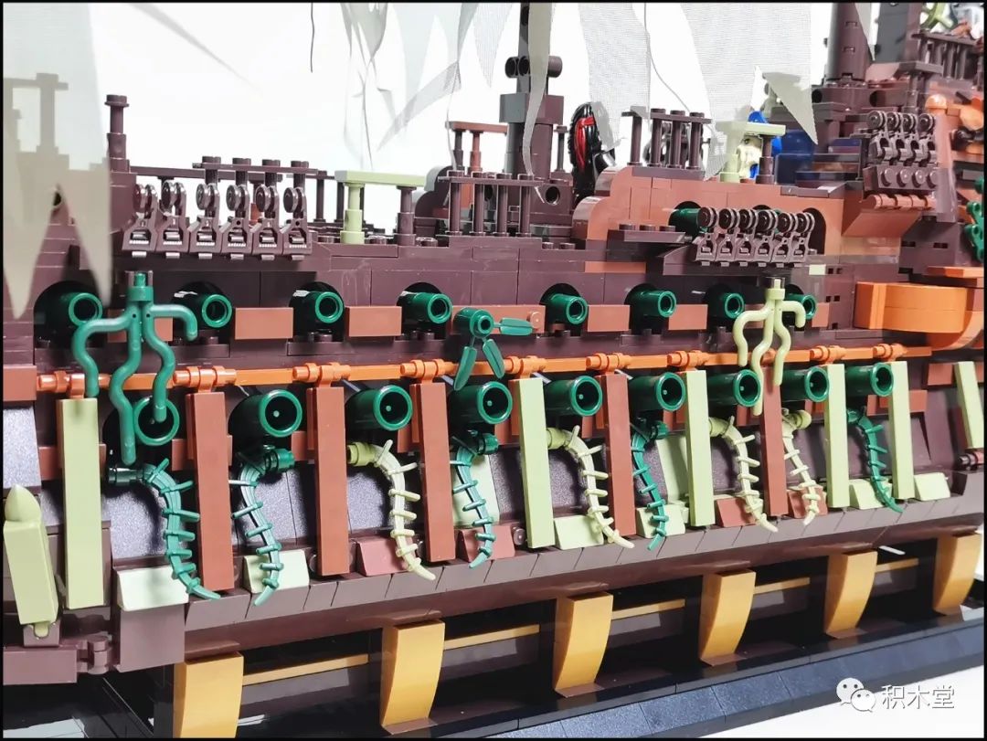 飞翔的荷兰人号为什么能潜水 (鬼船和飞翔的荷兰人号哪个更牛)