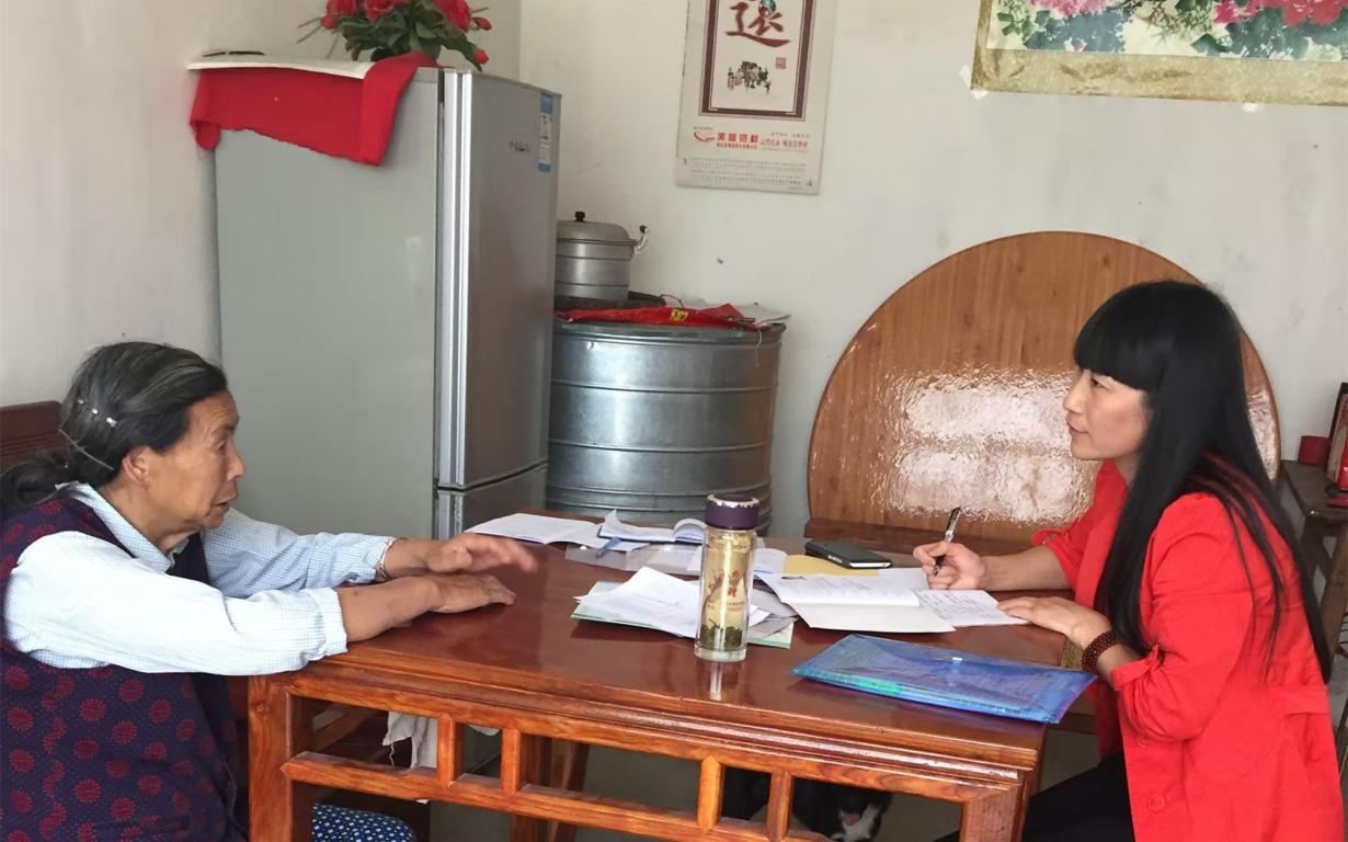 爱在双林的上空播洒——记潜山市源潭镇双林村扶贫队长周红荣