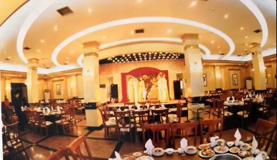 成都杨百万的传奇人生,成都杨百万开的火锅店