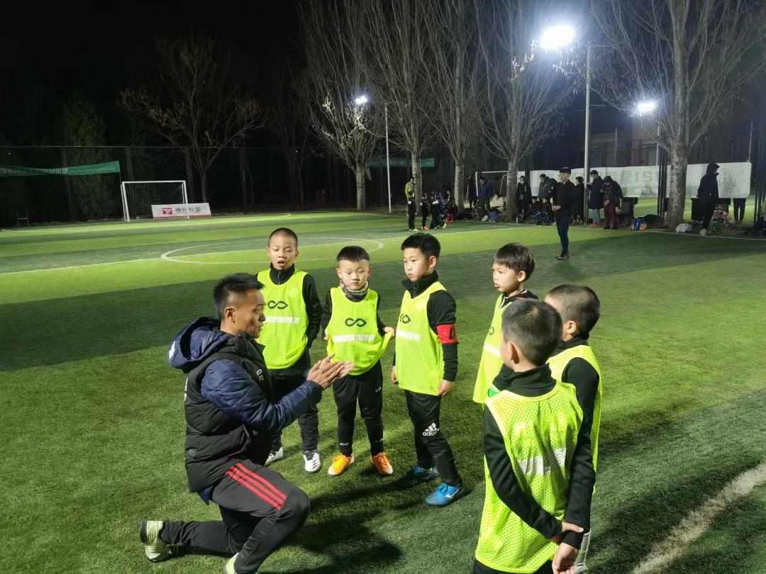 青苗故事|晒娃高级玩家——撑起梦想的“球爹”