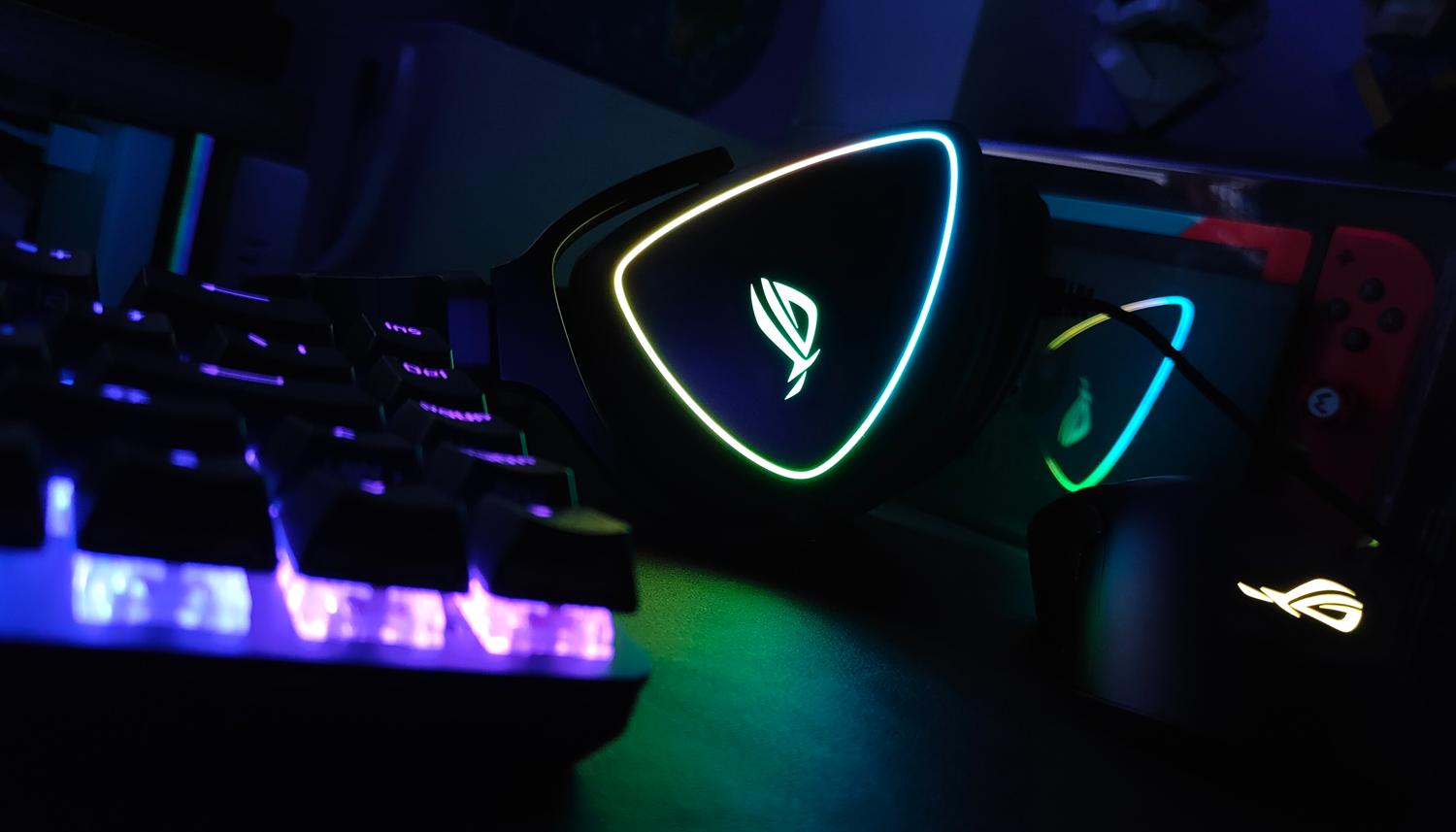 游戏宅理想桌面,电竞头戴式耳机rog棱镜s