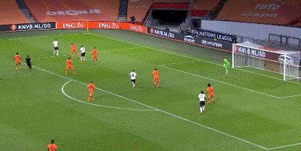 三观尽碎！荷兰主场负意大利，场面比比分更揪心，防线集体梦游