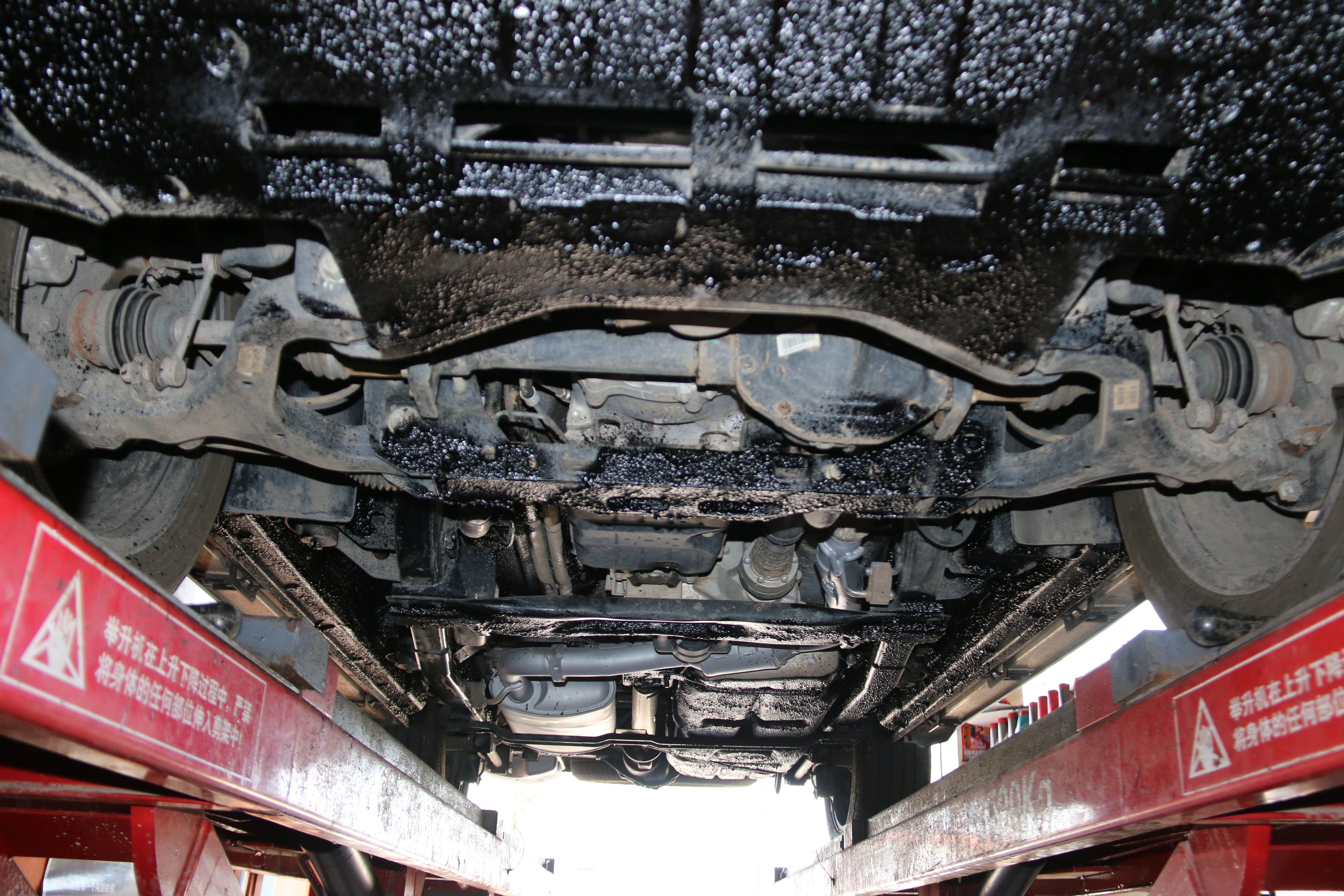 汽车有必要做底盘装甲吗,车子一般要做底盘装甲有什么好处