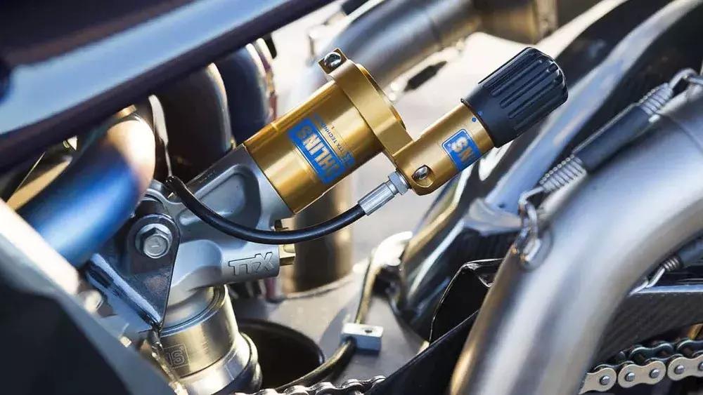 V8发动机，334匹马力！地表最强量产摩托PGMV8上市