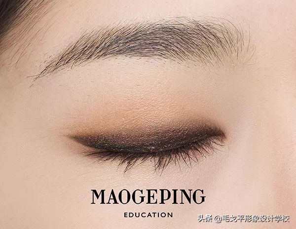 单眼皮不画眼线只画眼影好看吗,为何同样是单眼皮