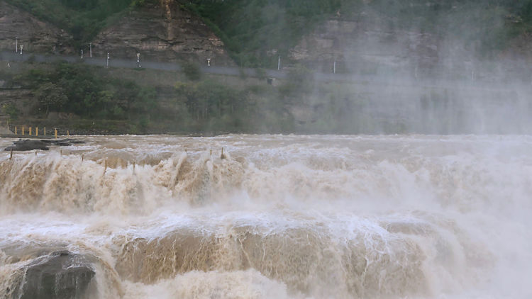 世界著名的十大瀑布中国上榜一个,世界三大瀑布气势磅礴大饱眼福