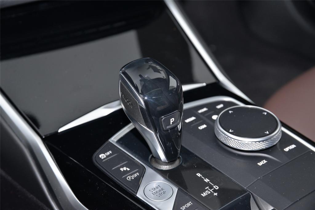 宝马3系为什么卖那么贵,宝马3系320li2.0t手自一体8挡变速