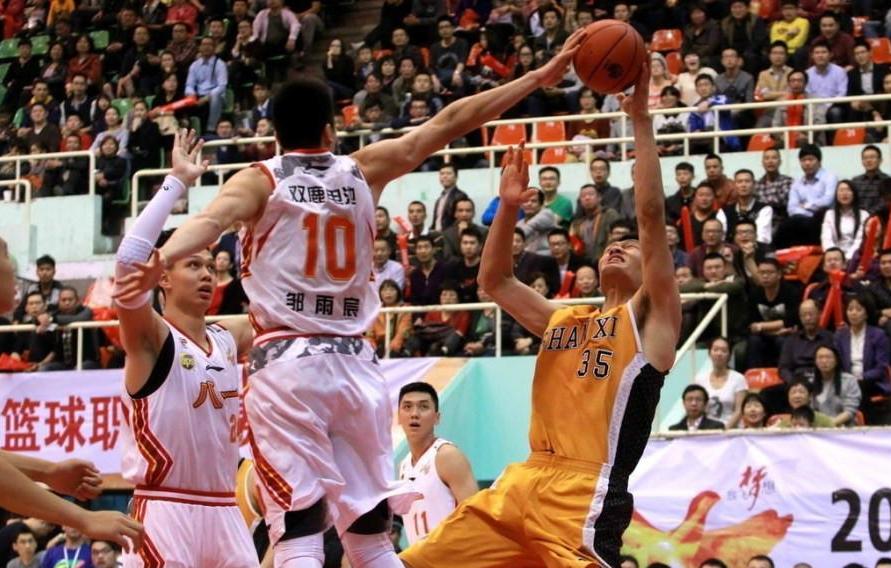 邹雨宸的职业生涯竟如此不顺？篮球世家的他该如何崛起？