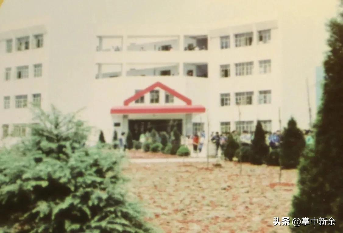 一起见证学校的创办和发展,一起见证历史的回忆