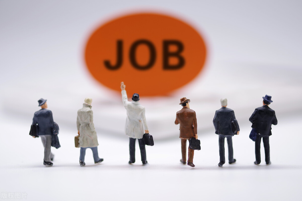 你正在接待激动的*访上**者，领导突然20分钟后要来视察，该怎么办？