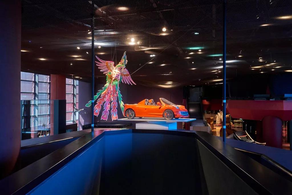 中国人烧给死人的纸扎，登上巴黎设计周，还被法国的博物馆收藏？