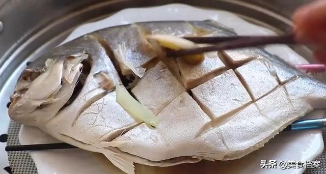 清蒸鲳鱼怎么做法比较好吃,清蒸五彩鲳鱼的做法和步骤