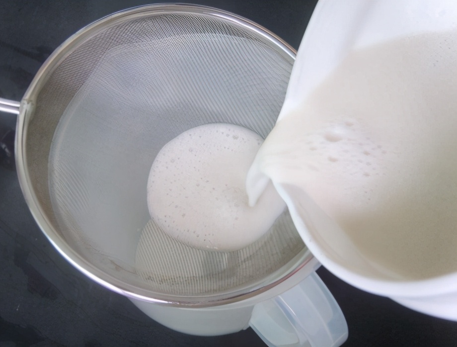 豆浆放一晚上早晨可以做豆腐脑吗,豆浆晚上磨好第二天能做豆腐脑吗