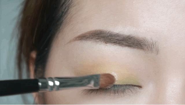 最流行显白的微潮色低调,显白又适合素颜的潮色