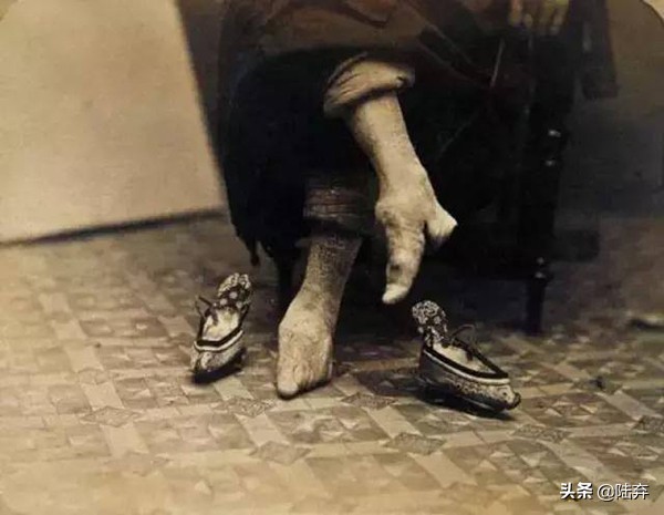 古代三寸金莲裹脚全过程,历史上最缠足的三寸金莲