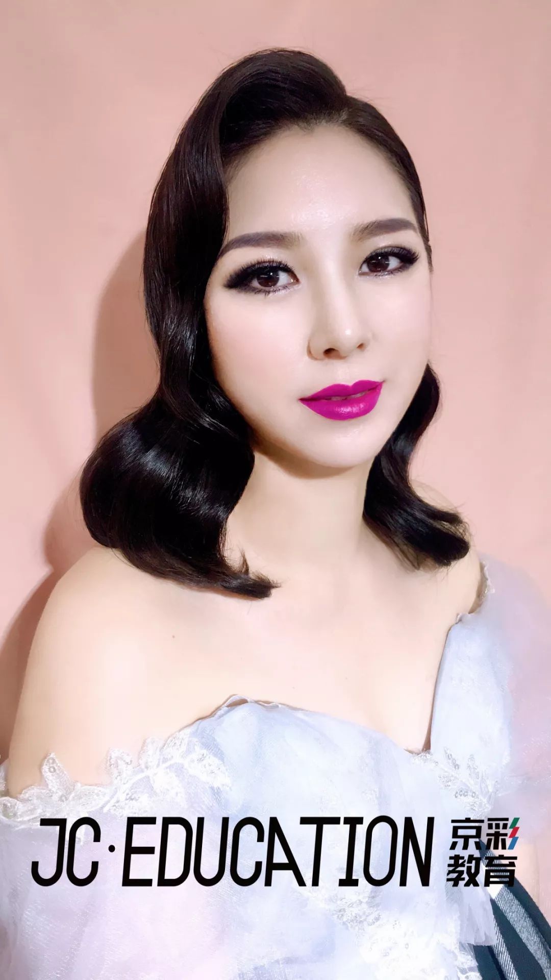 晚宴妆容及服装搭配,晚宴妆容配粉裙子