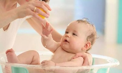 冬季宝宝洗澡用多少度水,新生儿冬季洗澡多久洗一次