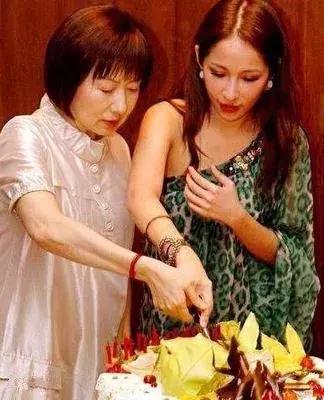 萧亚轩当之无愧的天后,萧亚轩从小美到大