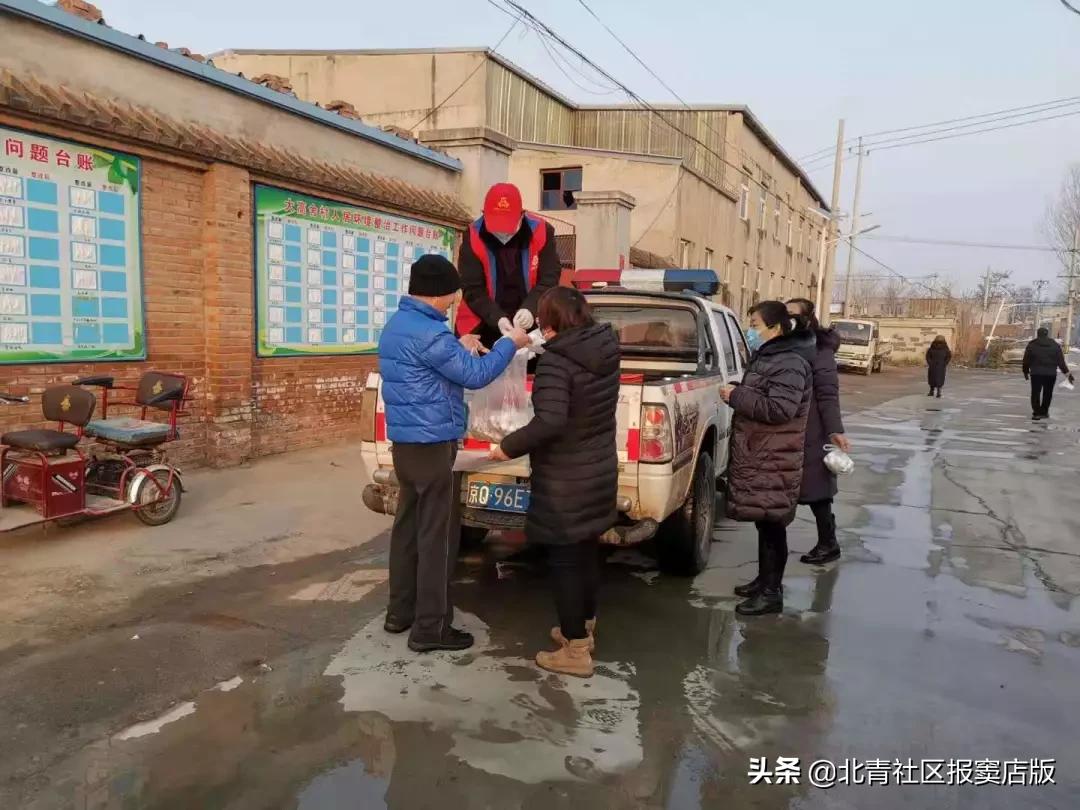 驻村工作队为村民购买生活物资,窦店疫情防控工作