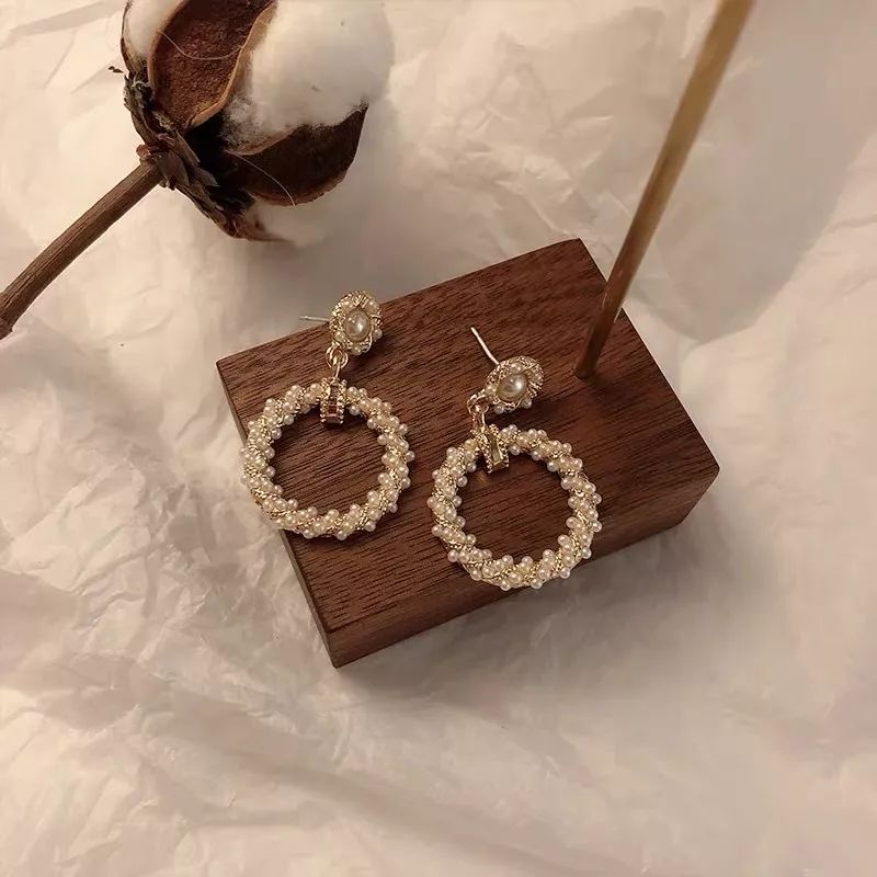 耳饰别致不对称,耳饰可爱黑白