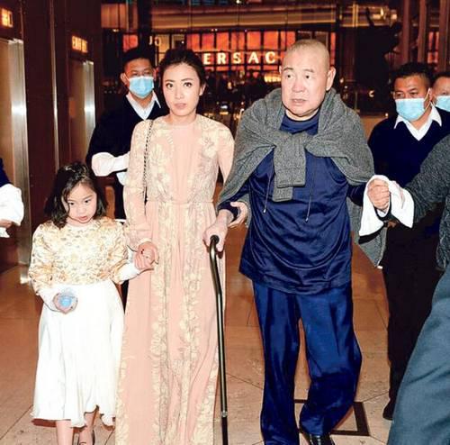 甘比一岁半女儿正面照曝光,甘比女儿奢侈品