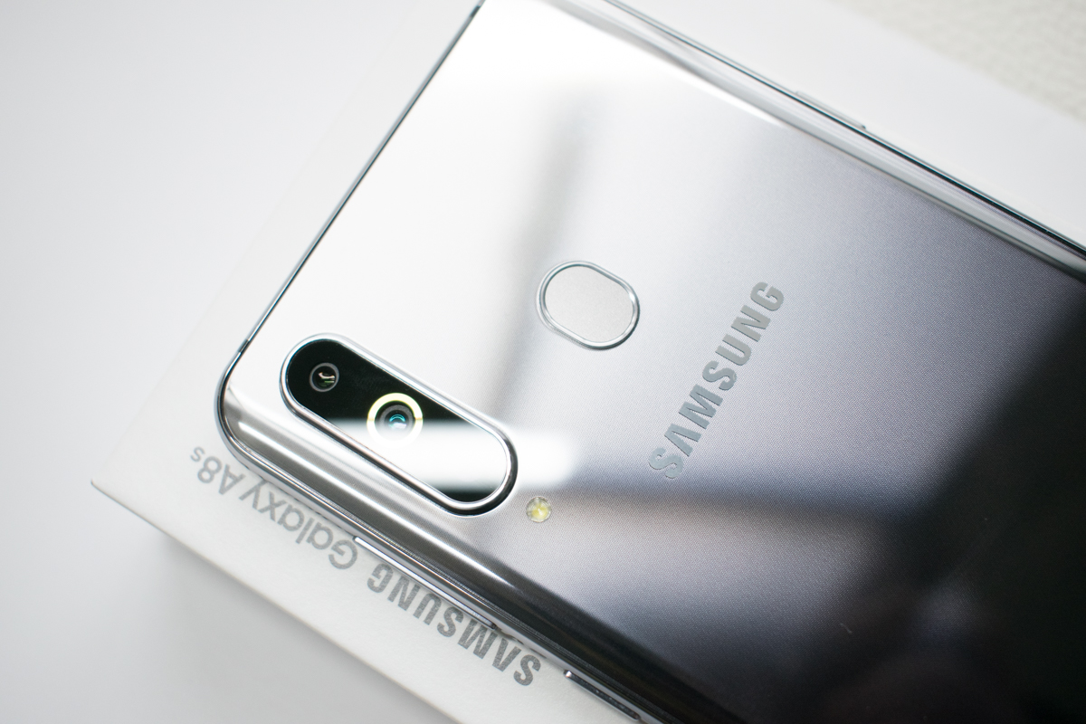 三星什么时候搞挖孔屏,三星手机挖孔屏技术