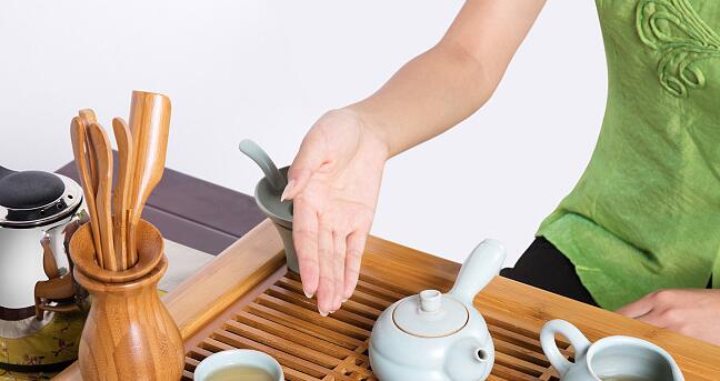 为什么铁观音有很浓药味,为何铁观音有绿的有黑的