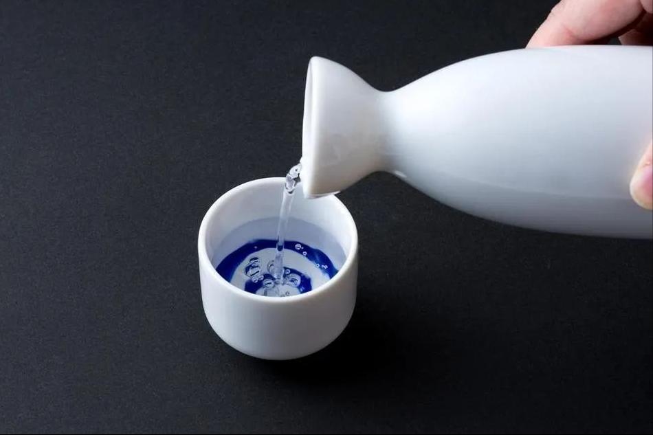 白酒知识喝完假酒什么症状,白酒喝完口干口渴是假酒吗