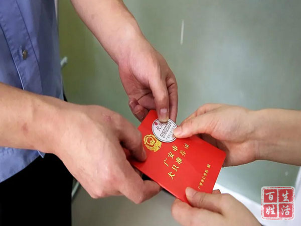 养犬新规实施犬证办理成热门,办理养犬证明需要哪些手续