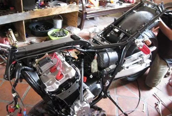 碣石ax100摩托车翻新过程,碣石越野摩托车crf450r翻新过程