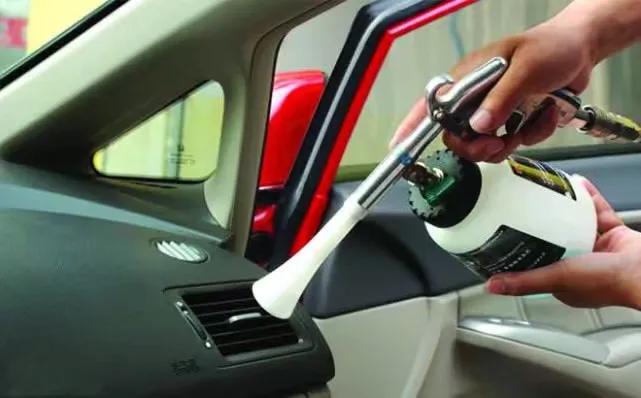 为什么别人车都有一股香味,汽车开门有股香味怎么解决