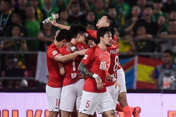 韦世豪上港鲁能谢场,韦世豪为成都队攻入首球