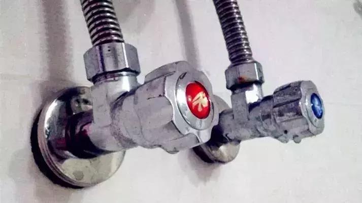 卫生间防水标准做几层,卫生间防水层一般离地面多高