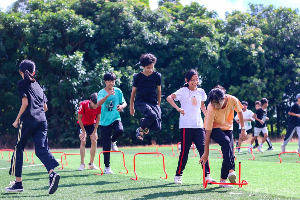 发扬拼搏体育精神,弘扬足球精神