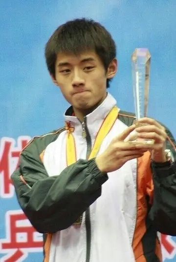 乒乓球跌落神坛,张继科从低谷里崛起