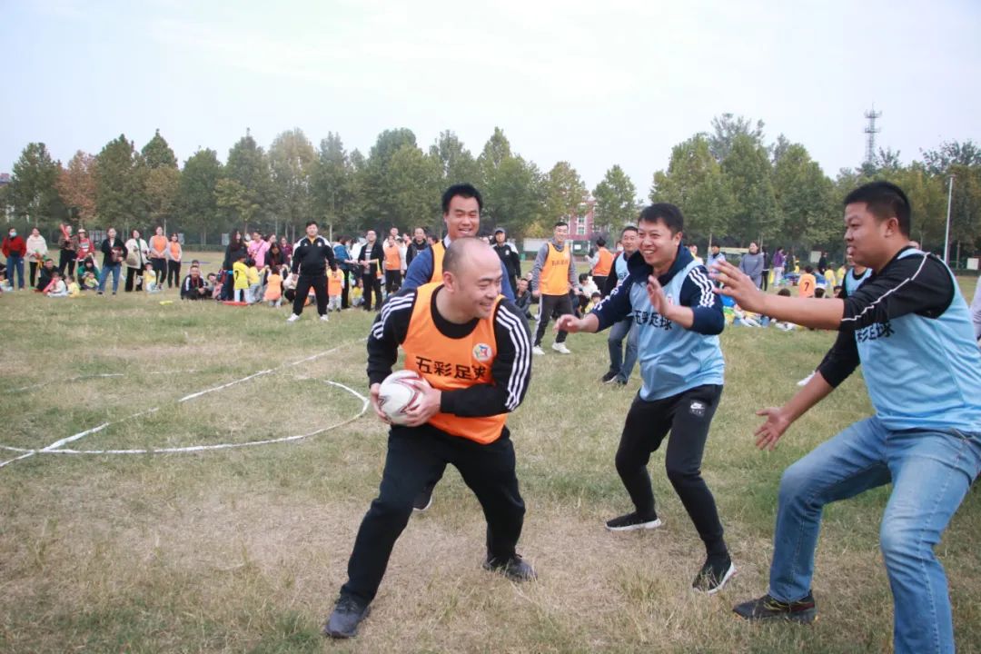 「五彩球运动」“宝贝向前冲”红黄蓝五彩球运动激情开幕