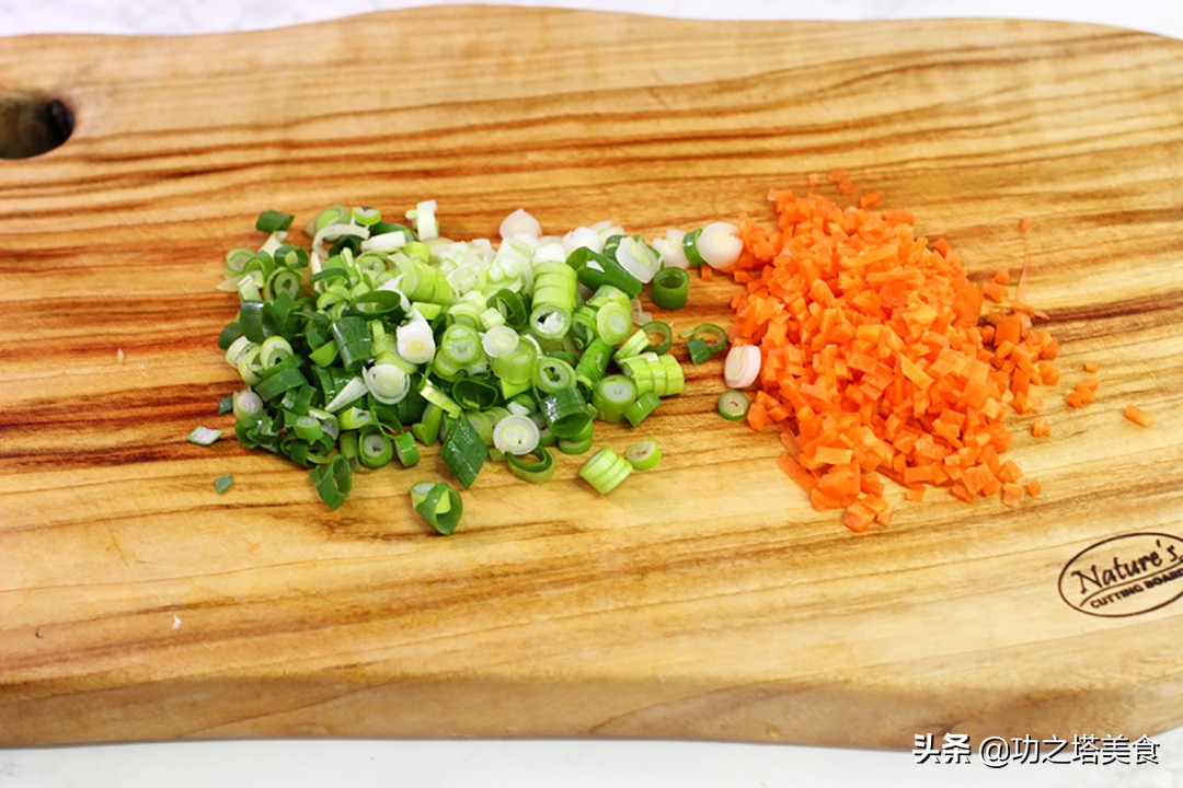 看不见鸡蛋的菜,蛋炒饭不放酱油做法