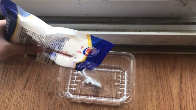 家政清洁常用玻璃清洁剂,家政公司用什么清洁剂洗玻璃