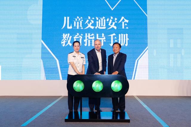 以实际行动践行社会责任,以实际行动践行企业社会责任