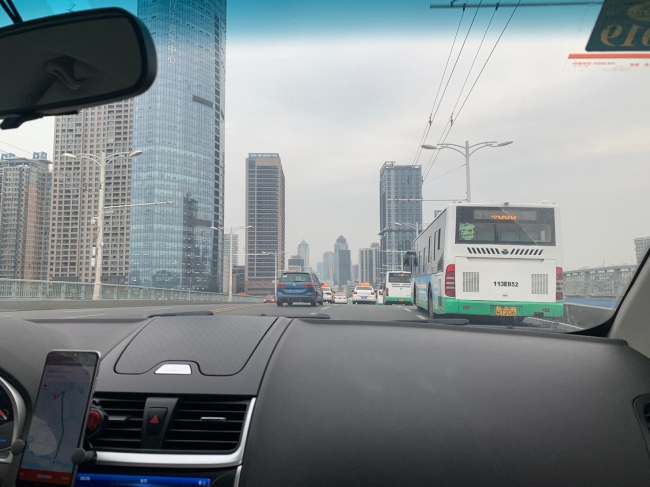 跑滴滴夜里挣钱还是白天挣钱,白天跑滴滴晚上代驾月入多少