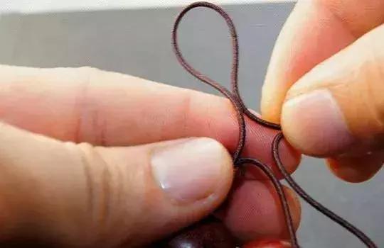 换珠串绳子最快的方法,换绳打结的方法视频