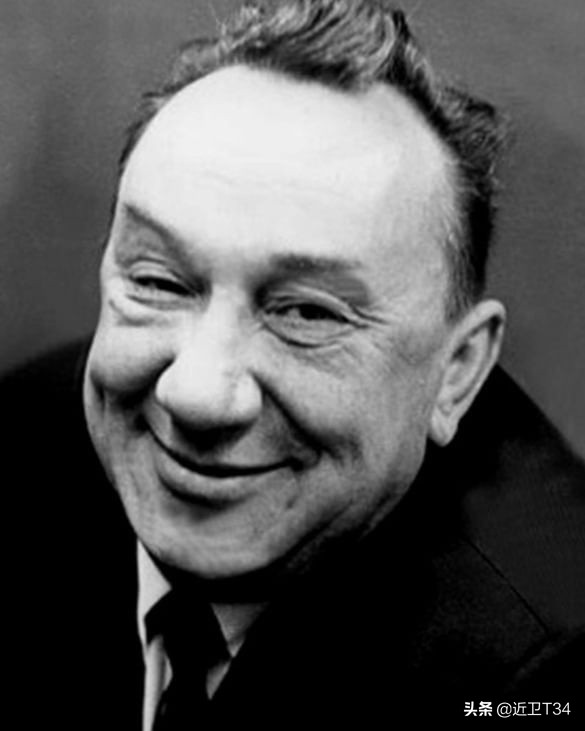 为人们带来欢笑的孤独艺术家—阿列克谢·斯米尔诺夫