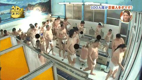 “我在垃圾堆里，守着他自杀前的遗物。”