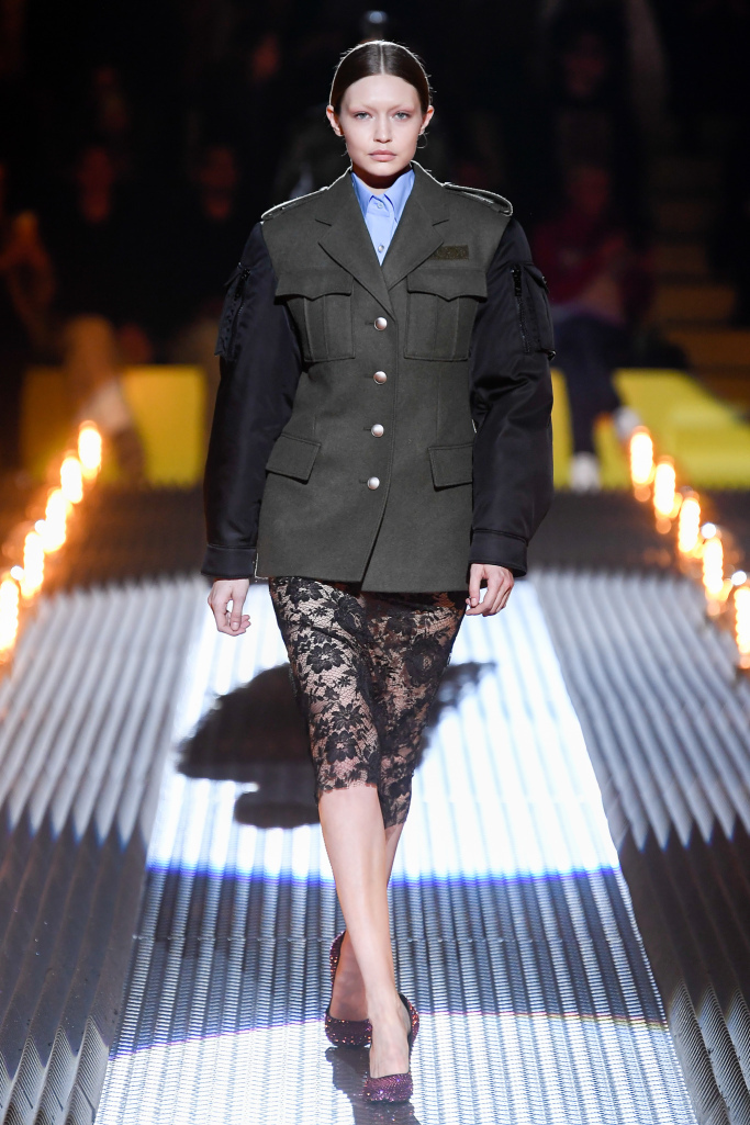 巴黎时装周2023春夏prada,2019prada秋冬米兰时装秀